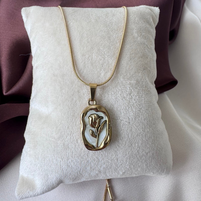 Gold-Plated Oval Rose Pendant Minimal Floral Necklace for Women