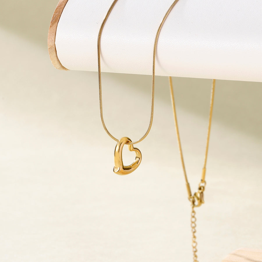 Luxury Gold Plated Heart Pendant With Elegant Minimalist Chain Necklace for Women