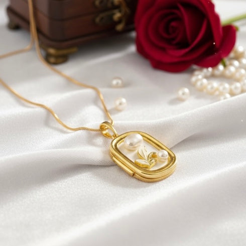 Elegant Floral Design Gold Plated Pearl White Enamel Pendant Necklace for Women