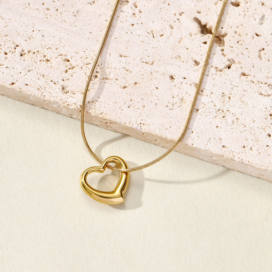 Luxury Gold Plated Heart Pendant With Elegant Minimalist Chain Necklace for Women