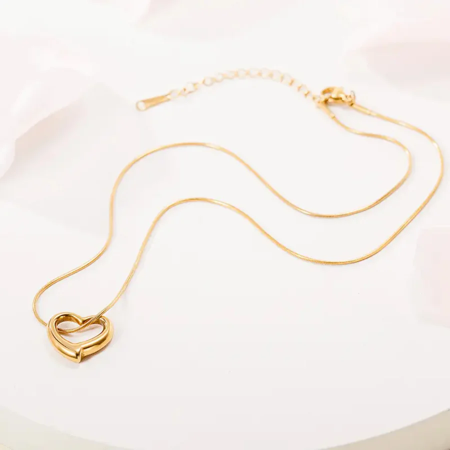 Luxury Gold Plated Heart Pendant With Elegant Minimalist Chain Necklace for Women