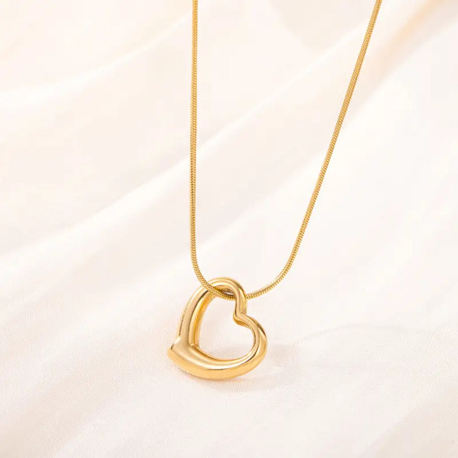 Luxury Gold Plated Heart Pendant With Elegant Minimalist Chain Necklace for Women