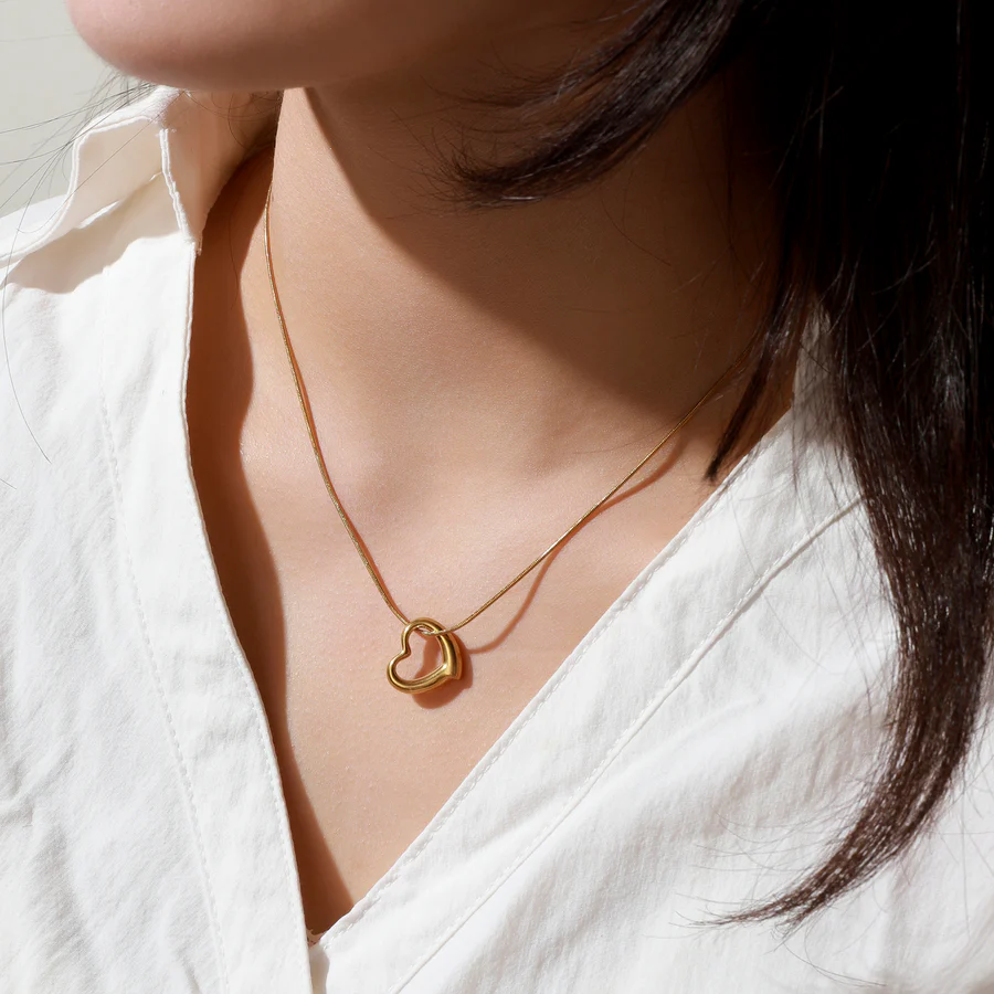 Luxury Gold Plated Heart Pendant With Elegant Minimalist Chain Necklace for Women