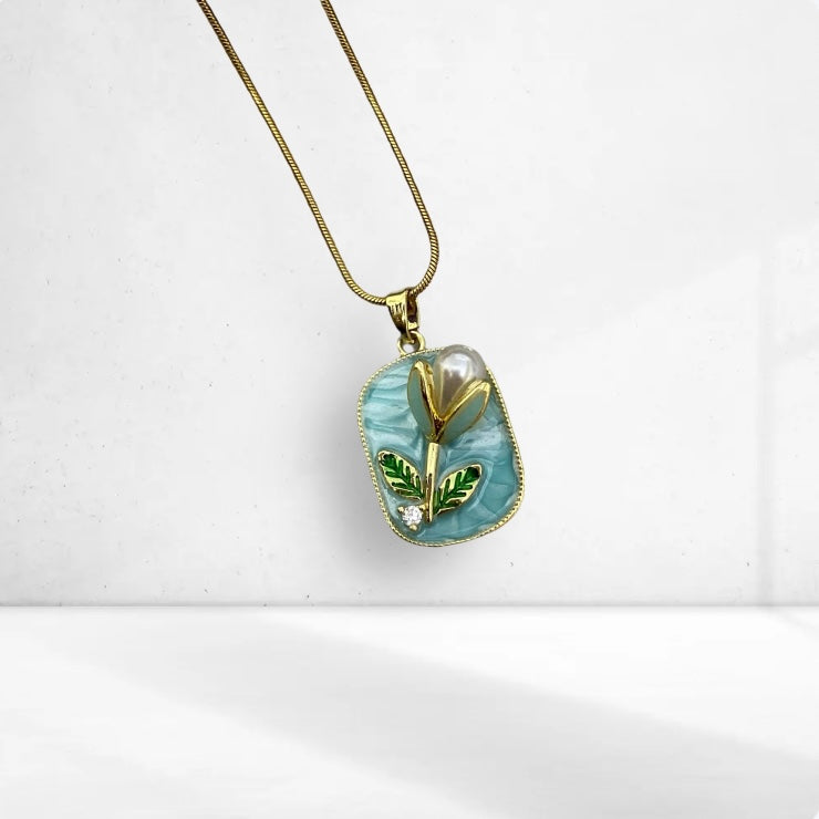 Elegant Gold Plated Chain with Enamel Leaf Design Pearl Flower Pendant Necklace