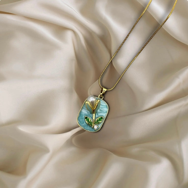 Elegant Gold Plated Chain with Enamel Leaf Design Pearl Flower Pendant Necklace